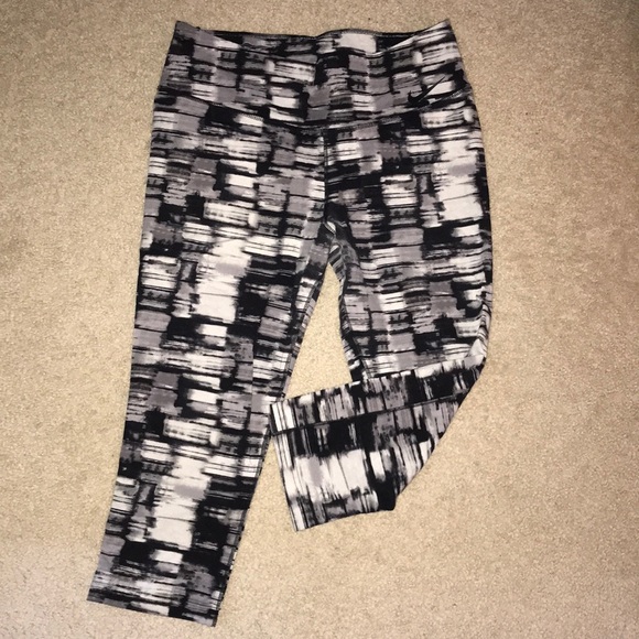 Nike athletic leggings size L - Picture 1 of 2